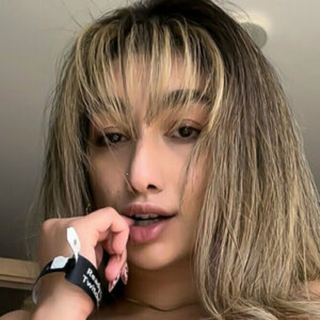 trans xxx onlyfans naked image