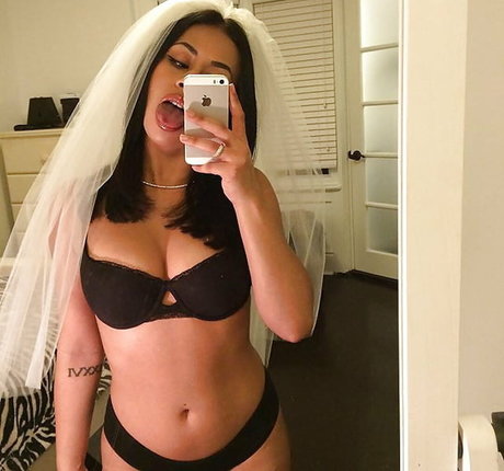 Ajuuki star erotic photos