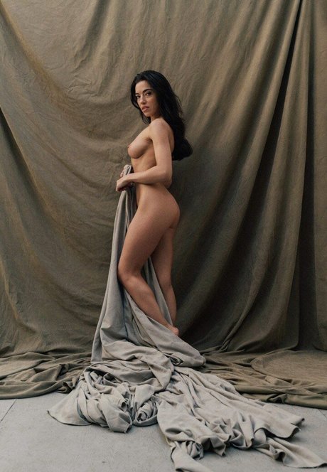 _Poison lips_ sexy model images