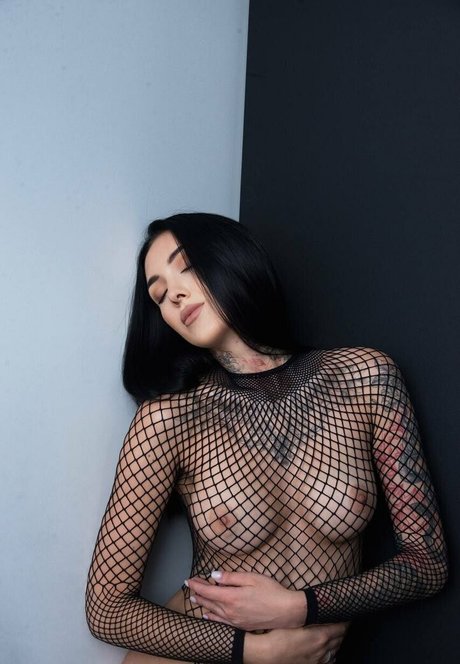 _Poison lips_ pornographic actress pic