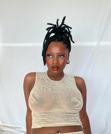 Jacinda porn model img