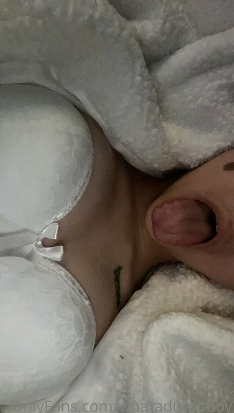 gremlinbae naked model image