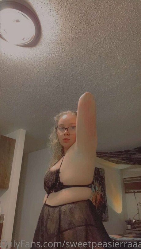 sweetpeasierraaa pornographic model photos