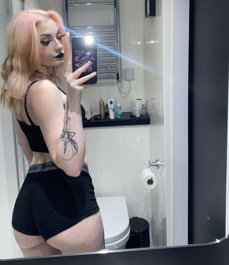 Miranda Felicia sexy model pic