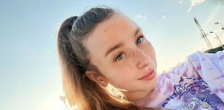 lill milana18 art star image