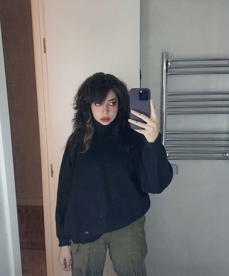 Miki Blue pretty model images