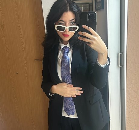 Miki Blue porn star img