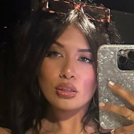 stxrgirllmeenaa model hot image