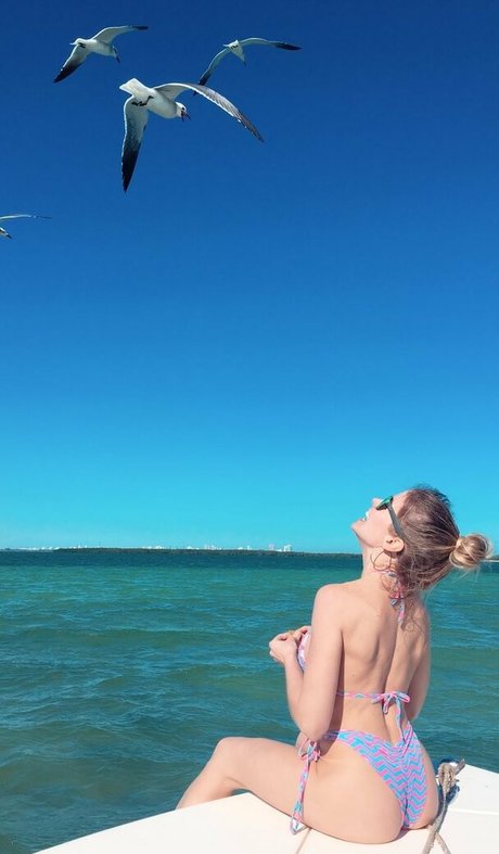 Miss Volaera_ hot model pics