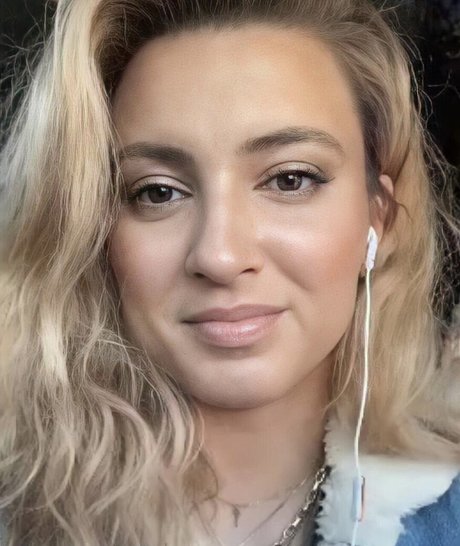 Tori Kelly star nude picture