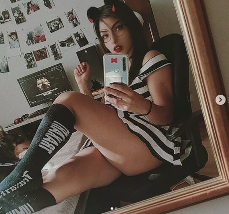 Akiramoon model erotic galleries