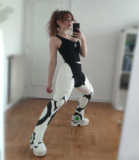 madsfive adult model img