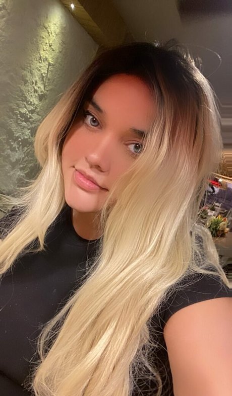 Honeygiri model exclusive photos