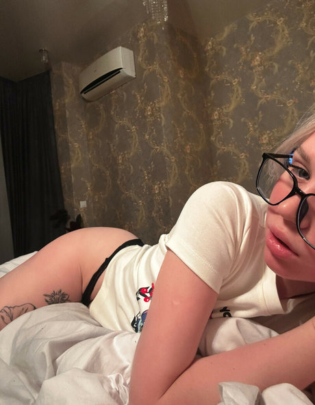 laleria beautiful actress image