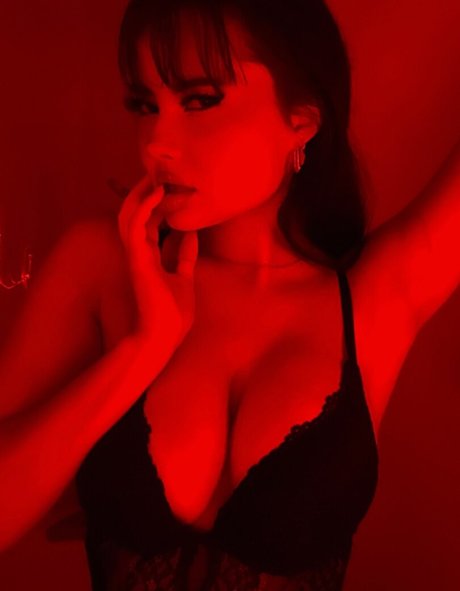 Ana Whiterose star top pic