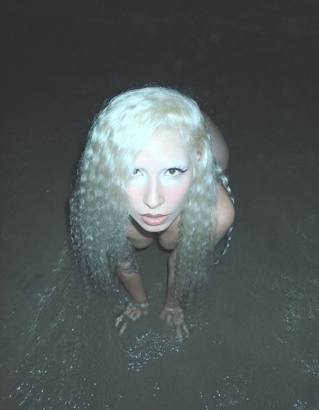 Bente Violet star sexy pic