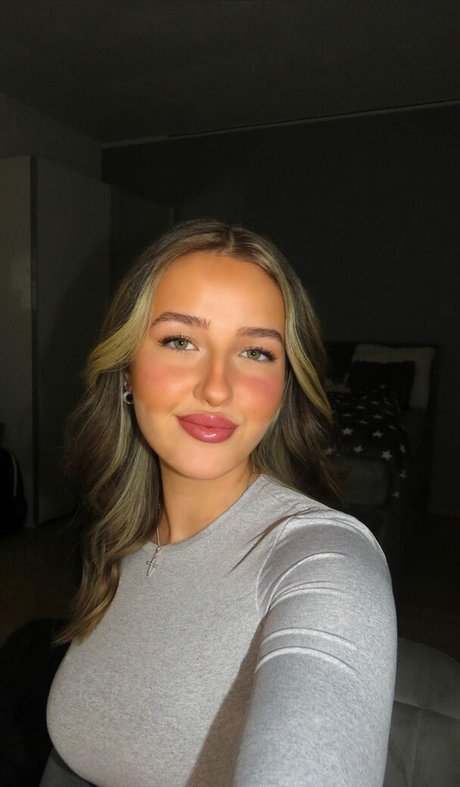 fabienne 1102 nude model picture