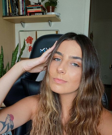 Mariana Karpukovas star art gallery