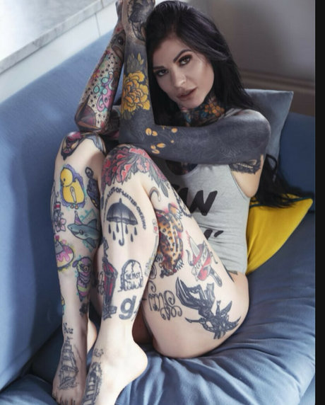 Seasick27 naked model img