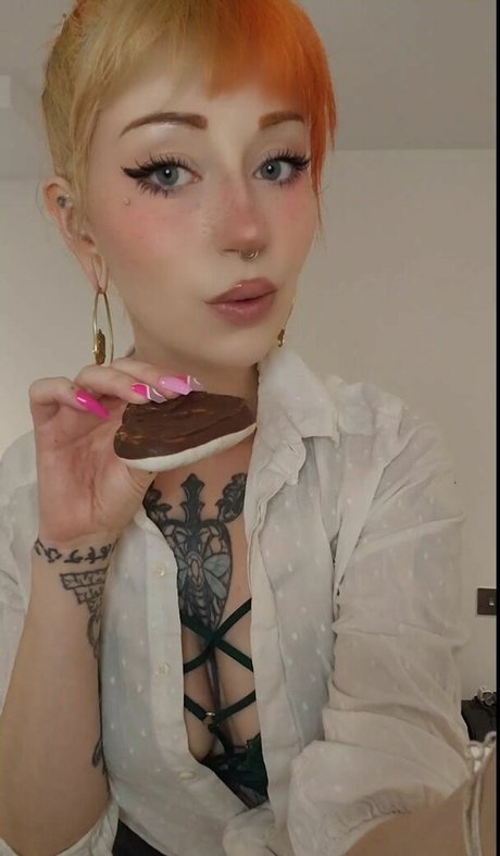 Almalexia hot model image