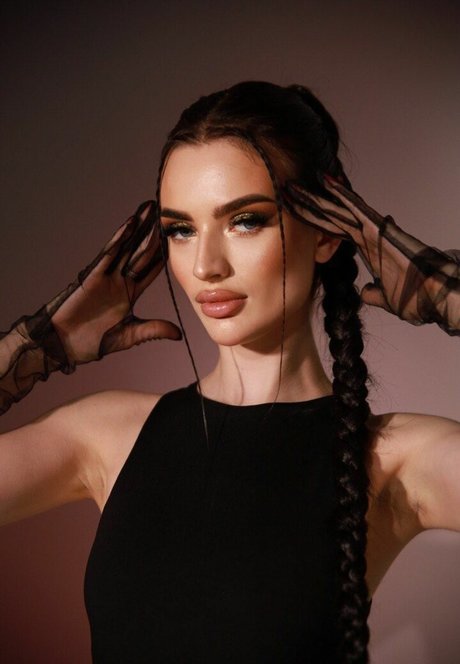 megan brunette top star gallery