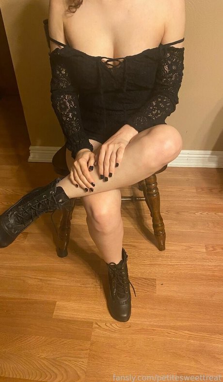 petitesweettreat high quality model images