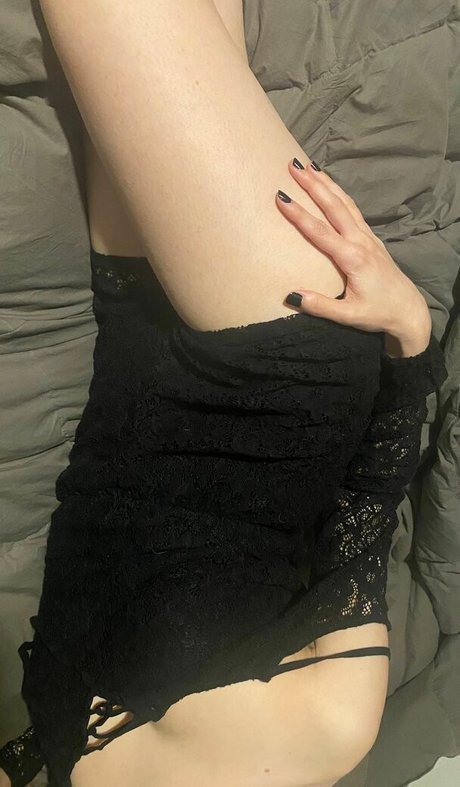 petitesweettreat exclusive star image