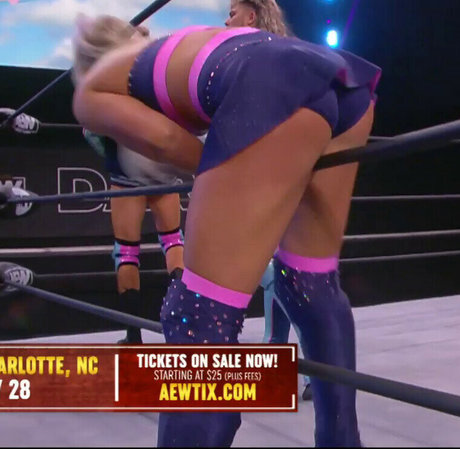 Julia Hart model hot img