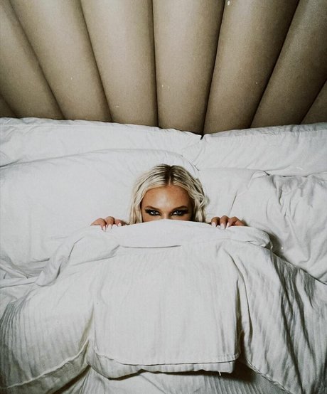 Julia Hart star nude archive