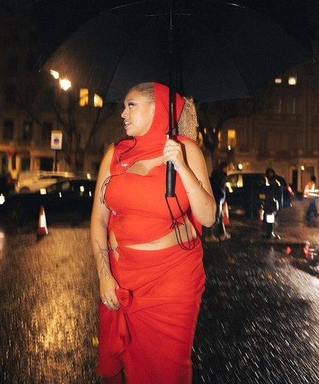 Mahalia sexy pornstar pictures