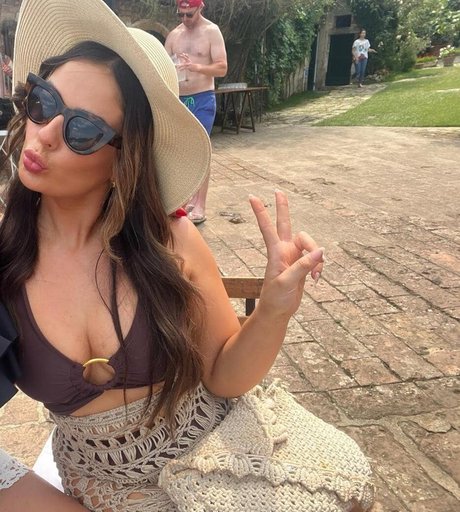 Megan L top model photo