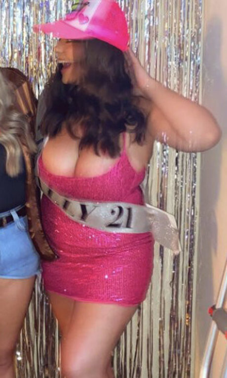 Kiley K adult model photo