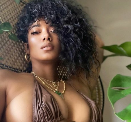 MilaJ perfect pornstar pics