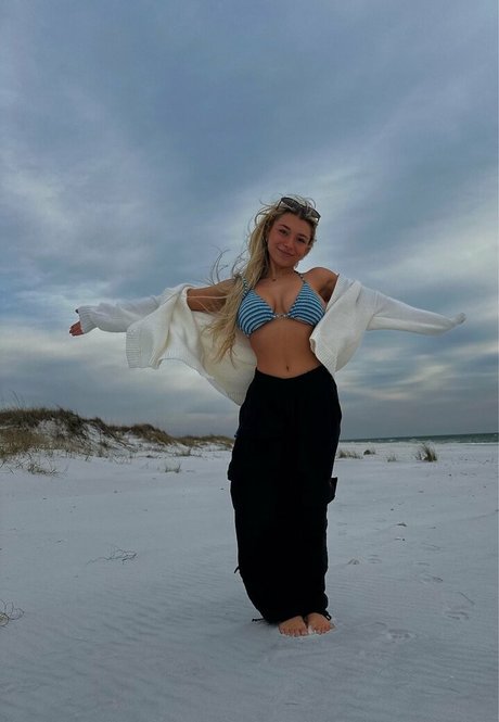 Sara Brooks hd model pictures