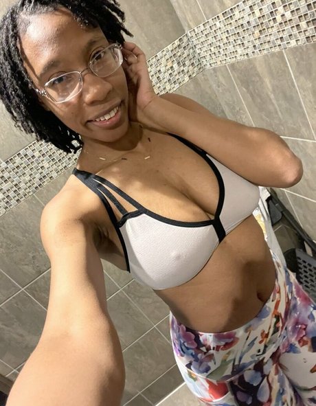 strawberry bubbles free actress img