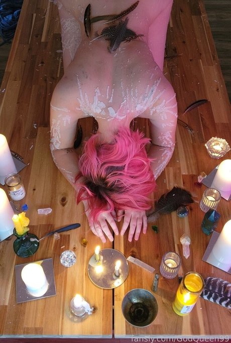 GodQueen99 naked model archive