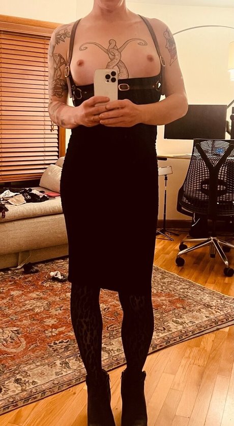 mydollystar erotic actress photo