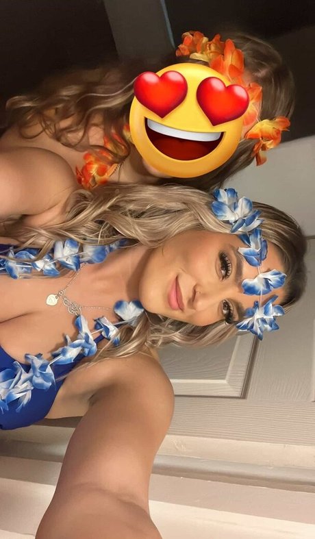 Hol Grace model best pic