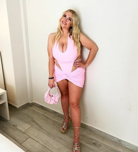 Demi 34JJ star free pictures