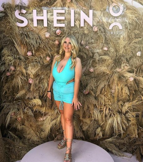 Demi 34JJ pornstar exclusive images