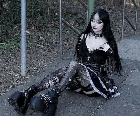 CreepyCassy model nude pictures