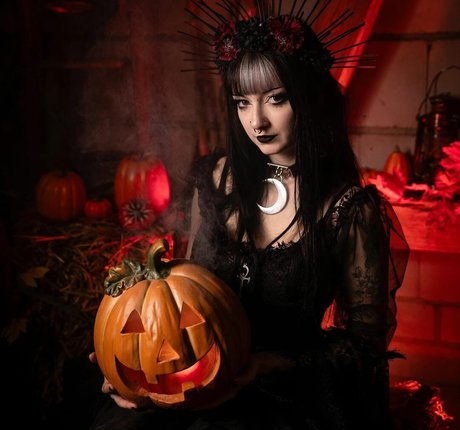 CreepyCassy model pornographic picture