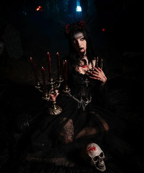 CreepyCassy pornstar beautiful pic