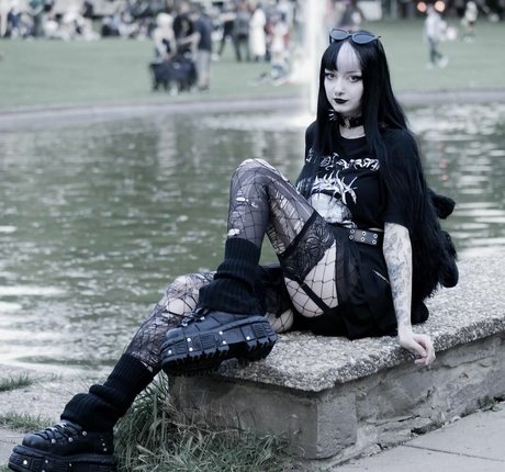 CreepyCassy star hot photo