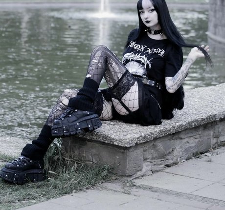 CreepyCassy sexy star picture