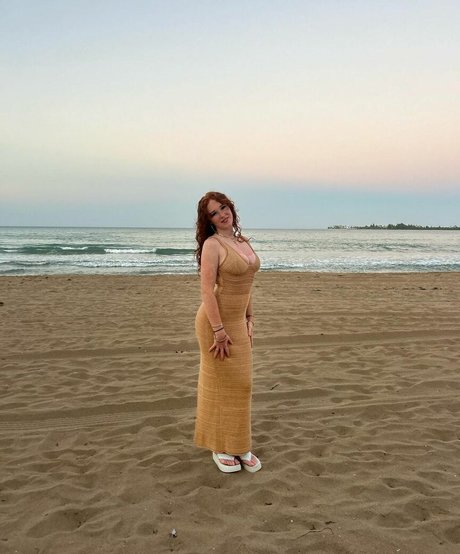 Kenziemahar sexy model picture