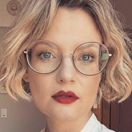 Siobhan Thompson beautiful model pic