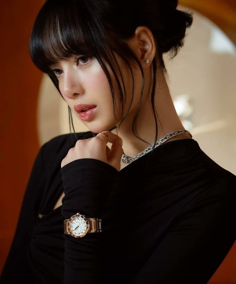 Lisa Blackpink top model pic