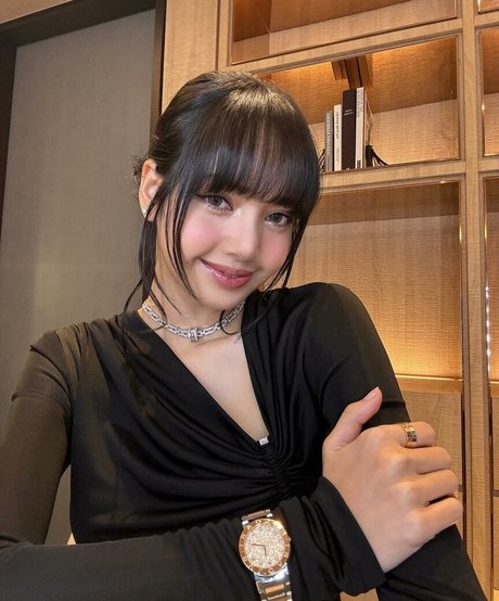 Lisa Blackpink nice actress gallery