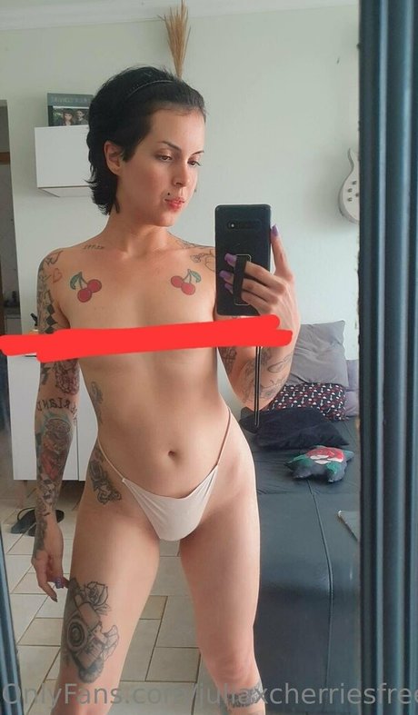 juliaxcherriesfree exclusive model image